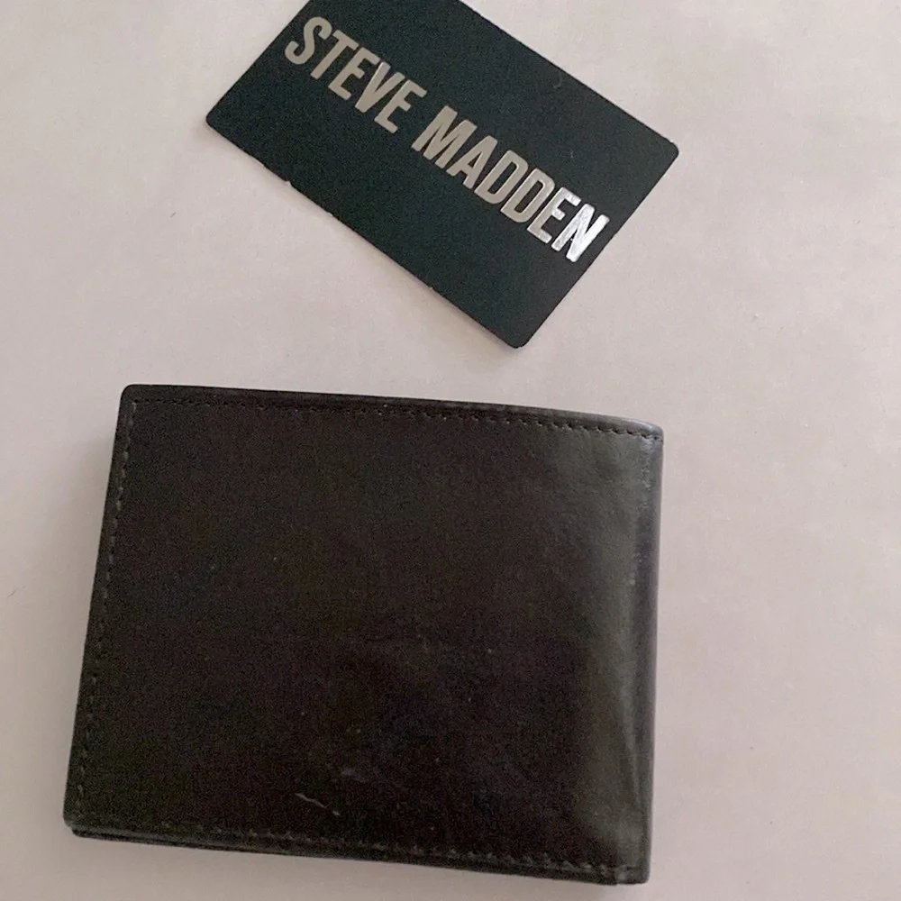 Steve madden men's bifold leather wallet Dark Brown 6 slots Smooth New in Box